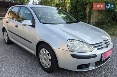 Хэтчбек Volkswagen Golf 2004 в Звягеле