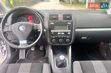 Хэтчбек Volkswagen Golf 2008 в 