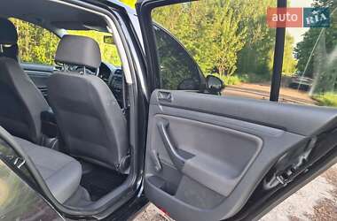 Хэтчбек Volkswagen Golf 2004 в 