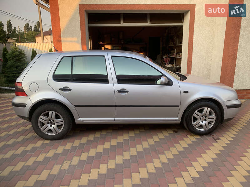 Хэтчбек Volkswagen Golf 2000 в Одессе
