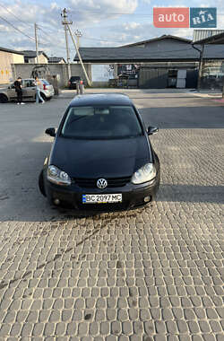 Хэтчбек Volkswagen Golf 2004 в 