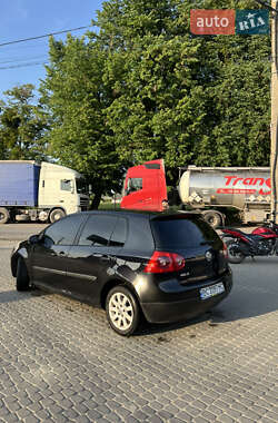 Хэтчбек Volkswagen Golf 2004 в 