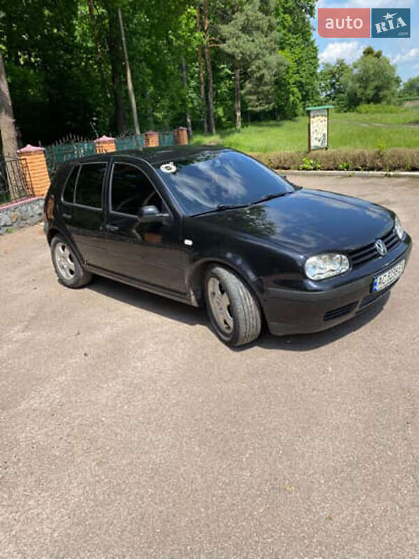 Хетчбек Volkswagen Golf 2001 в Романіву