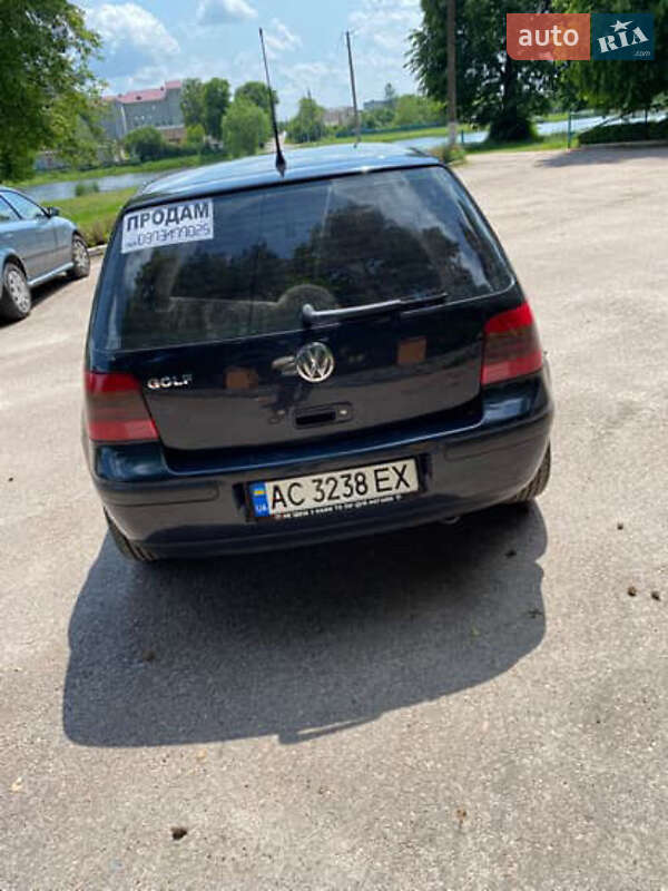 Хетчбек Volkswagen Golf 2001 в Романіву