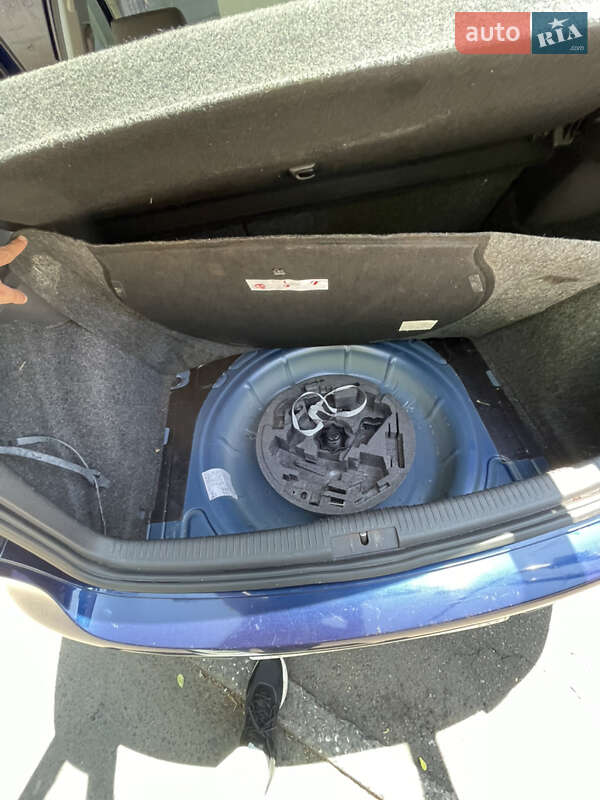 Хэтчбек Volkswagen Golf 2004 в Одессе