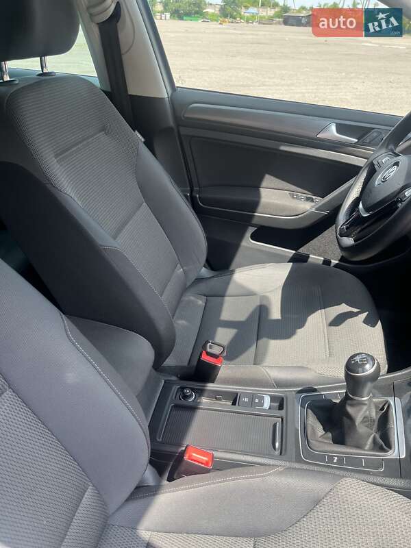 Универсал Volkswagen Golf 2018 в Ровно