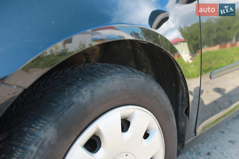 Хетчбек Volkswagen Golf 2003 в Бердичеві