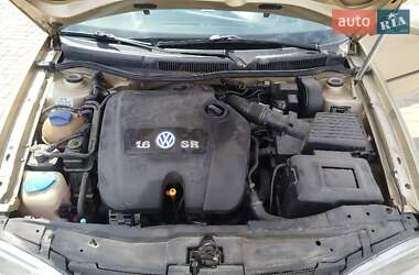 Хетчбек Volkswagen Golf 2001 в 