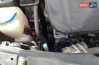 Хетчбек Volkswagen Golf 2001 в 