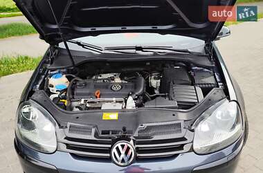 Хэтчбек Volkswagen Golf 2008 в 