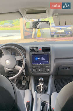 Хэтчбек Volkswagen Golf 2005 в 