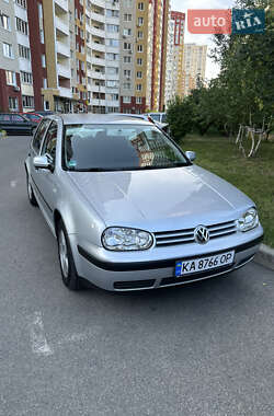 Хетчбек Volkswagen Golf 2001 в Києві