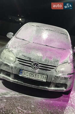 Хэтчбек Volkswagen Golf 2005 в 