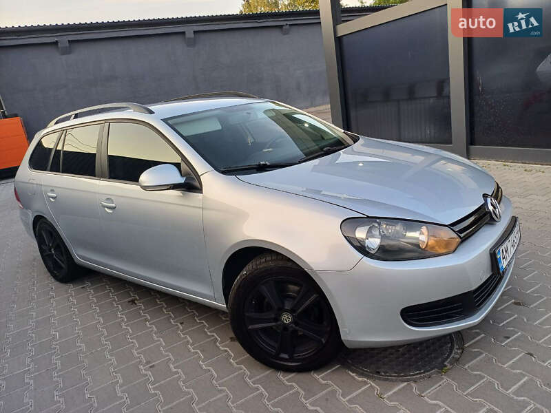 Универсал Volkswagen Golf 2011 в Житомире