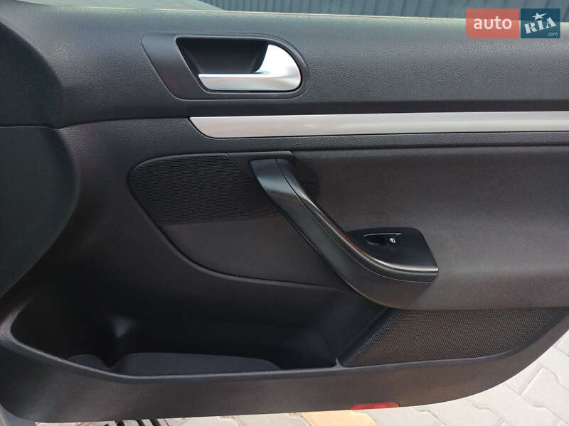 Универсал Volkswagen Golf 2011 в Житомире