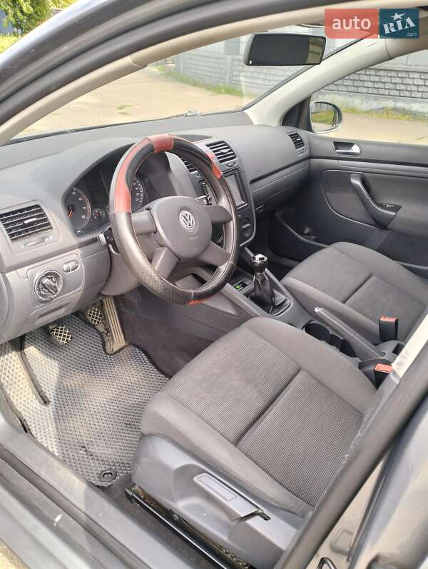 Хетчбек Volkswagen Golf 2005 в Здолбуніві