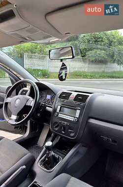 Хэтчбек Volkswagen Golf 2007 в 