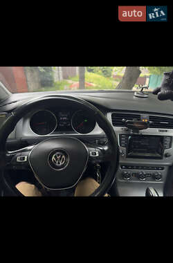Хэтчбек Volkswagen Golf 2014 в 