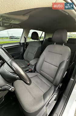 Хэтчбек Volkswagen Golf 2013 в 