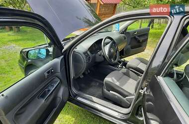Хэтчбек Volkswagen Golf 2001 в 