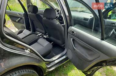 Хэтчбек Volkswagen Golf 2001 в 