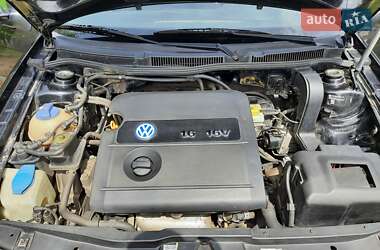 Хэтчбек Volkswagen Golf 2001 в 