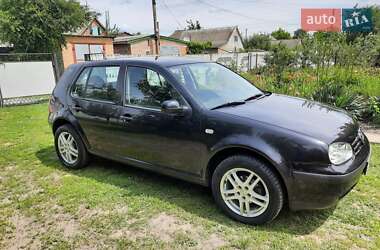 Хэтчбек Volkswagen Golf 2001 в 