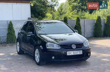 Хетчбек Volkswagen Golf 2004 в Жовкві