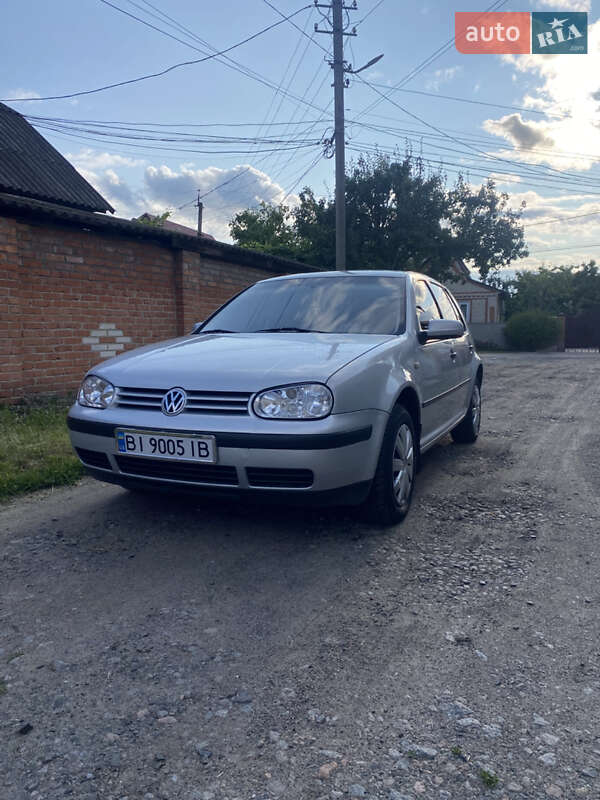 Хетчбек Volkswagen Golf 1999 в Гадячі