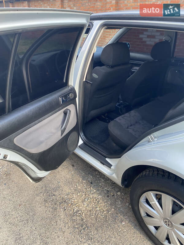 Хетчбек Volkswagen Golf 1999 в Гадячі