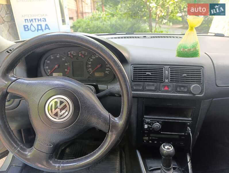 Хетчбек Volkswagen Golf 1999 в Чернівцях