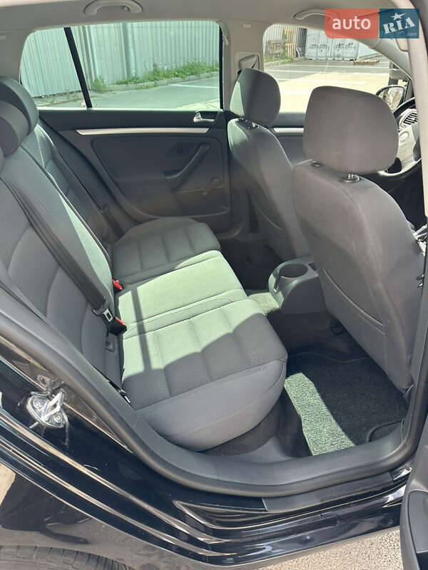 Хетчбек Volkswagen Golf 2005 в Харкові