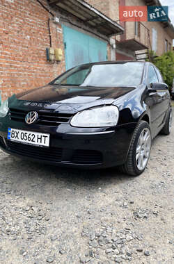 Хэтчбек Volkswagen Golf 2004 в Хмельницком