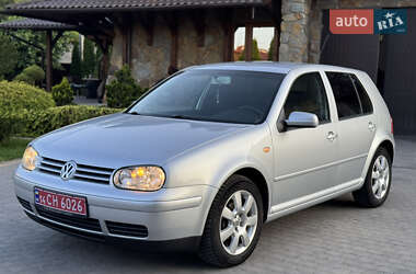 Хэтчбек Volkswagen Golf 2003 в Самборе