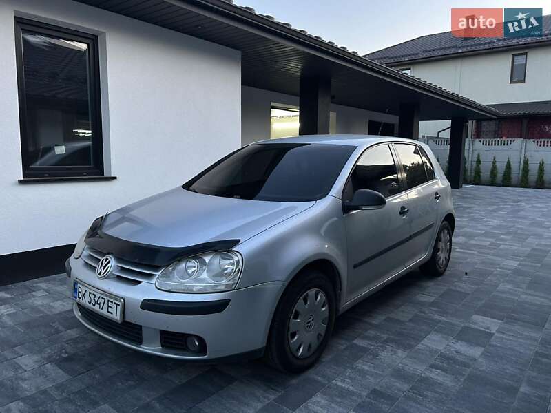 Хэтчбек Volkswagen Golf 2006 в 