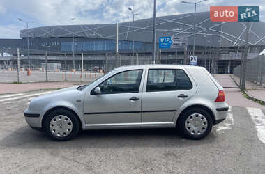 Хетчбек Volkswagen Golf 2001 в 