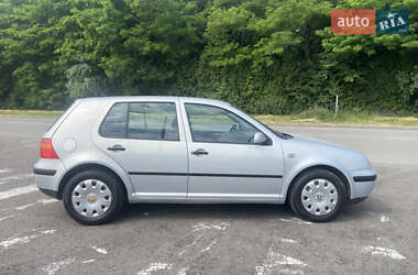 Хетчбек Volkswagen Golf 2001 в 