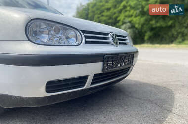 Хетчбек Volkswagen Golf 2001 в 