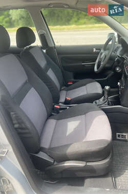 Хетчбек Volkswagen Golf 2001 в 