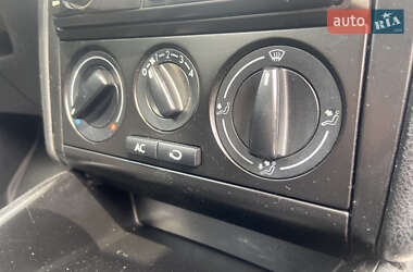 Хетчбек Volkswagen Golf 2001 в 
