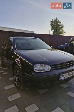 Хэтчбек Volkswagen Golf 2003 в 