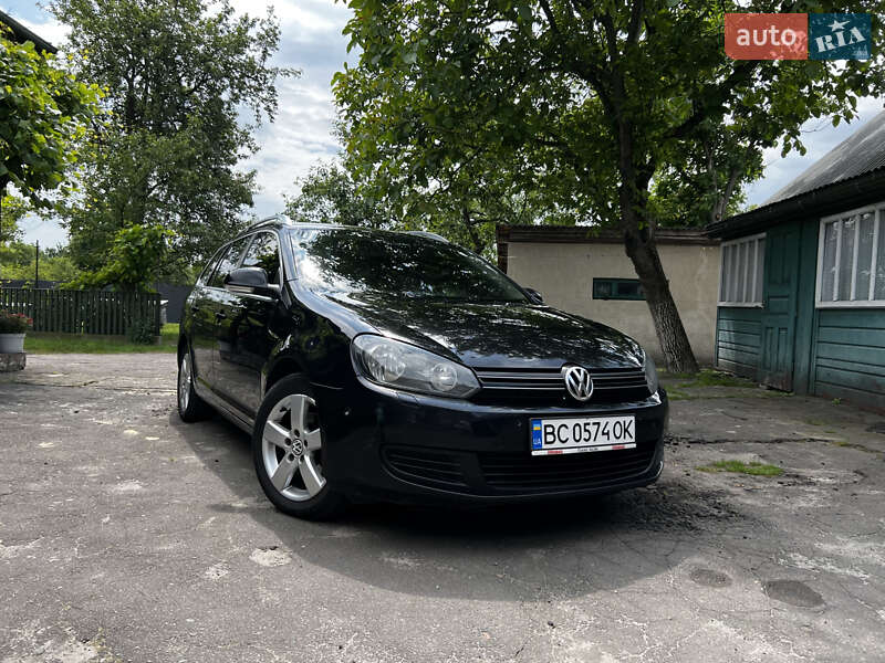 Універсал Volkswagen Golf 2010 в Львові