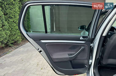 Хэтчбек Volkswagen Golf 2008 в 