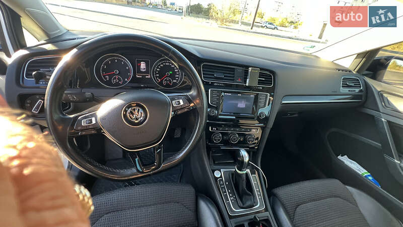 Хетчбек Volkswagen Golf 2013 в Запоріжжі
