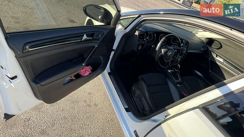 Хетчбек Volkswagen Golf 2013 в Запоріжжі