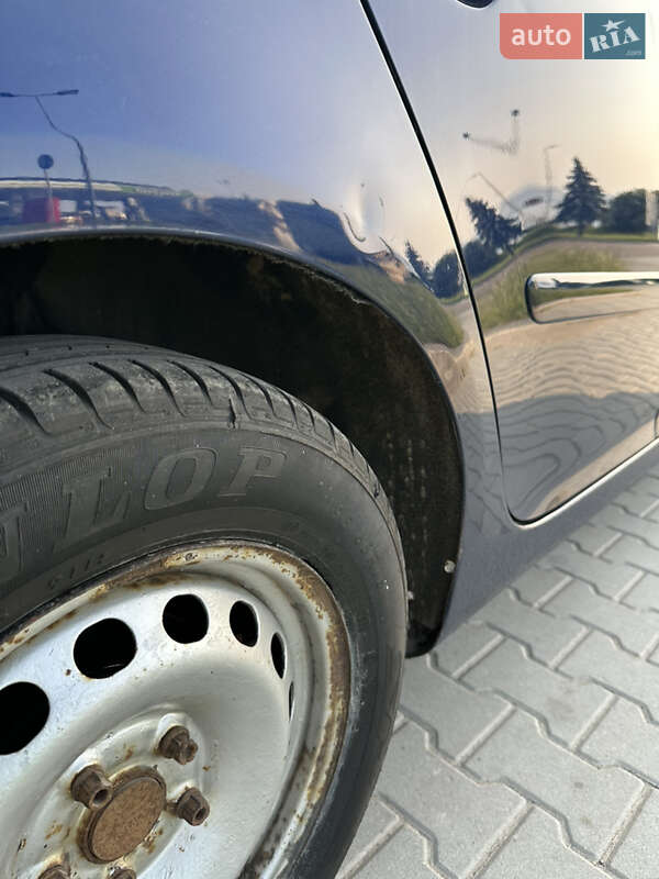 Хетчбек Volkswagen Golf 2005 в Буську