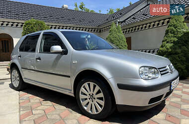 Хэтчбек Volkswagen Golf 2002 в Черновцах