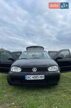 Хетчбек Volkswagen Golf 2001 в 