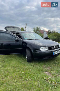 Хетчбек Volkswagen Golf 2001 в 