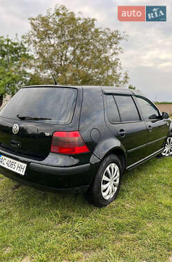 Хетчбек Volkswagen Golf 2001 в 